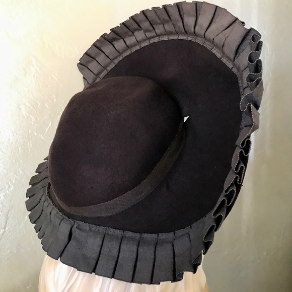 OUTSTANDING 1930s BROWN FELT HALO WIDE BRIM HAT WITH PLEATED GROSGRAIN EDGING main image 12